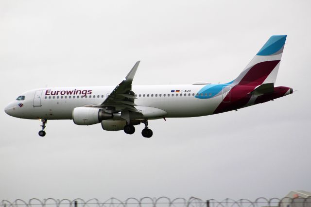 Airbus A320 (D-AIZV) - A Eurowings A320 on final approach into LHR, landing on runway 27L.br /br /Location: Great South-West road, Heathrow.br /Date: 20.11.22 (dd/mm/yy).