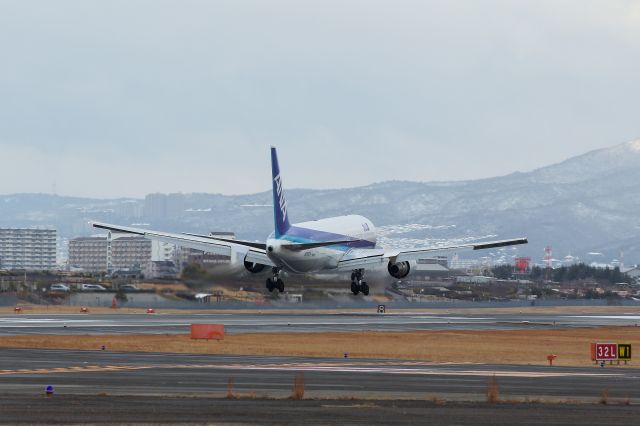 BOEING 767-300 (JA8324)