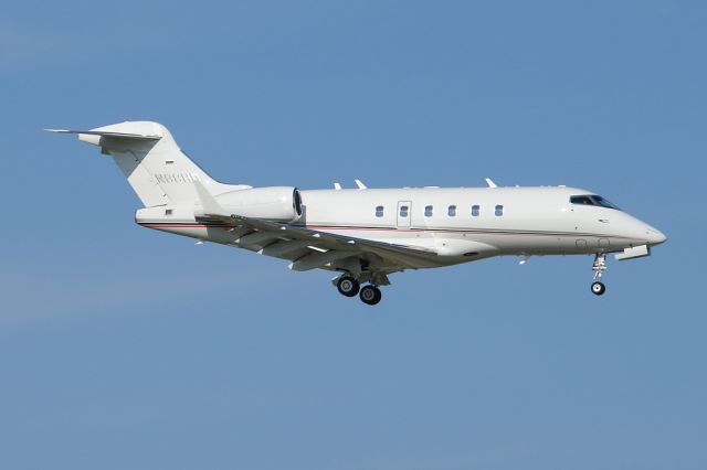 Bombardier Challenger 300 (N88HD)