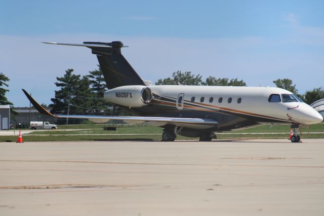 Embraer Legacy 550 (N605FX)