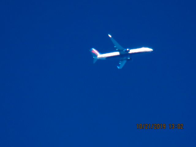 Boeing 737-900 (N826DN)