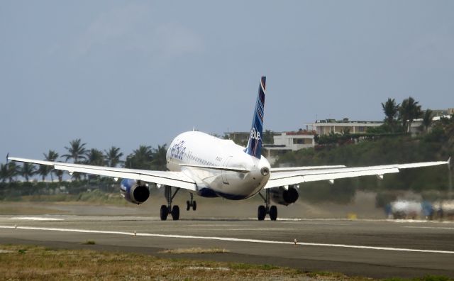 Airbus A320 (N804JB)