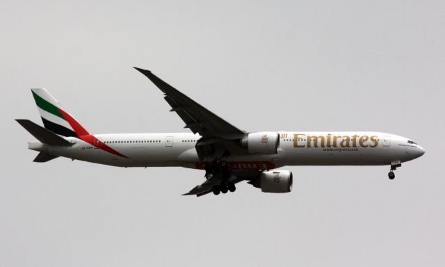 BOEING 777-300ER (A6-EGH)