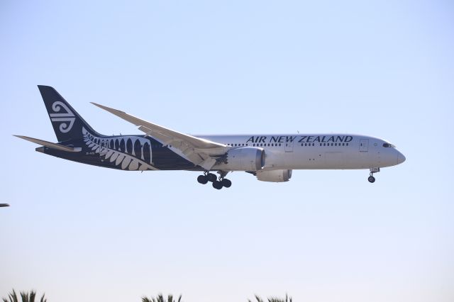 Boeing 787-9 Dreamliner (ZK-NZQ)