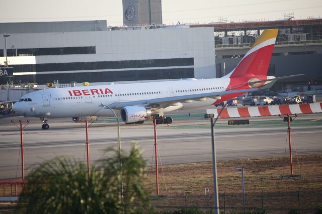 Airbus A330-200 (EC-MLB)