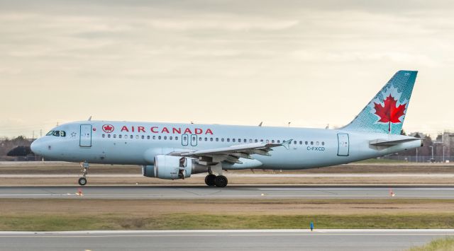 Airbus A320 (C-FXCD)