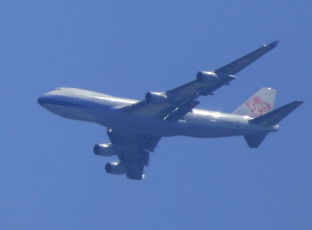 Boeing 747-400 (B-18719) - This is a China Airlines Cargo going past Monmouth Co., NJ minutes before landing.