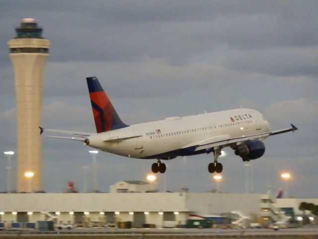 Airbus A320 (N331NW)