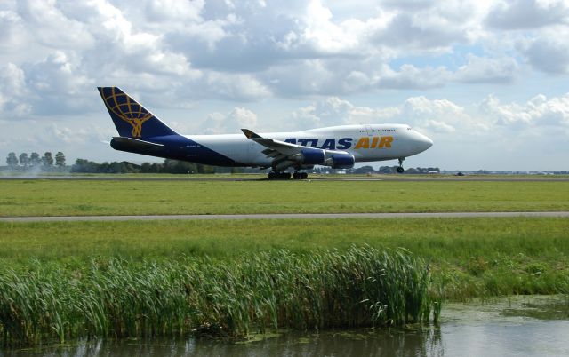 Boeing 747-200 (N429MC)