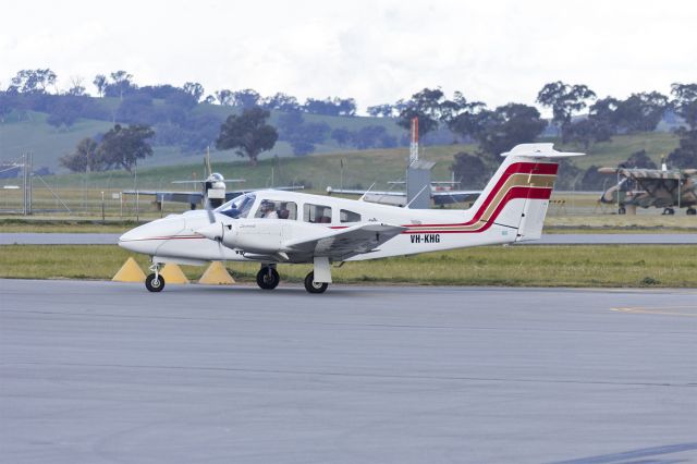 Piper PA-44 Seminole (VH-KHG) - Full Throttle Aero Pty Ltd (VH-KHG) Piper PA-44-180 Seminole taxiing at Wagga Wagga Airport.