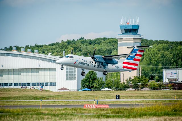 de Havilland Dash 8-200 (N839EX)