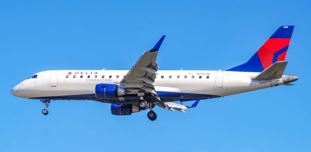 Embraer 175 (N210JQ) - A Delta Connection E175 landing at Hilton Head Island Airport.