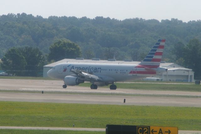 Airbus A319 (N721UW)