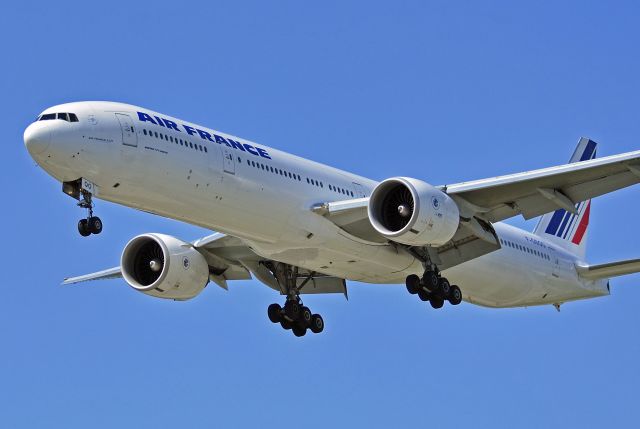 BOEING 777-300 (F-GSOO)