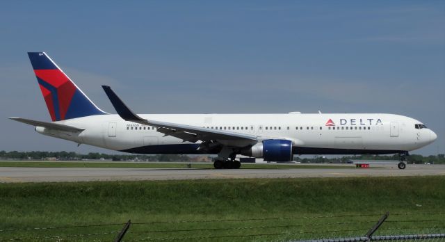 BOEING 767-300 (N184DN) - DIVERSION!! This 767-300 was supposed to be going from JFK-ANC but diverted to BUF for an electrical issue. The plane stayed overnight and departed the next day. Such a cool sight; seeing heavies divert to smaller airports like BUF! (taxi shot)