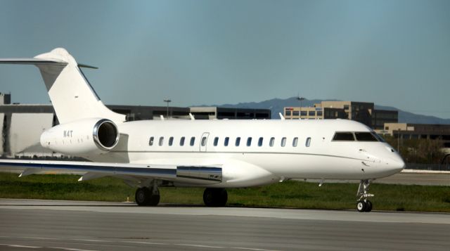 Bombardier Global Express (N4T) - Taxiing to 30L for take off, 03-01-2015  (C/N 9195)   Wells Fargo Corporate jet