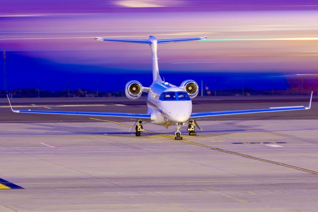 Embraer Phenom 300 (CS-PHP) - Tenerife Sur - Reina Sofia (TFS / GCTS) - Spainbr /br /Photo taken: May 20, 2023br /br /Operator: NetJets Europebr /Type: Embraer EMB-505 Phenom 300br /Registration: CS-PHPbr /Serial: 50500546