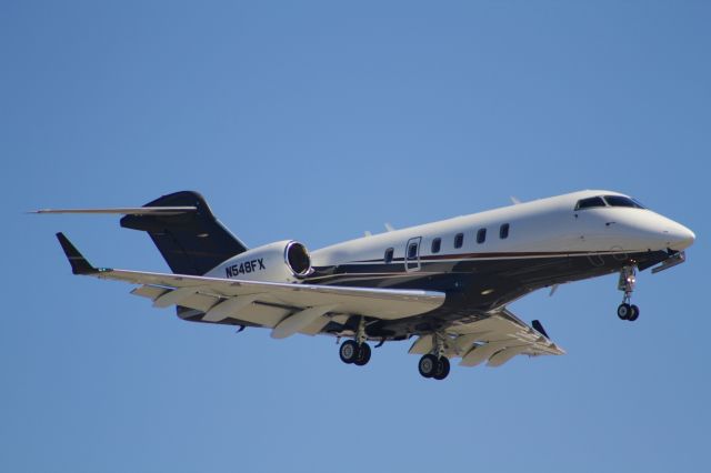 Bombardier Challenger 300 (N548FX)