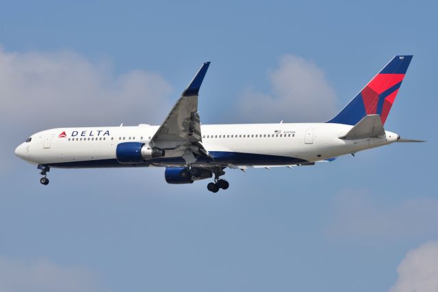 BOEING 767-300 (N197DN) - 23-L 08-20-21