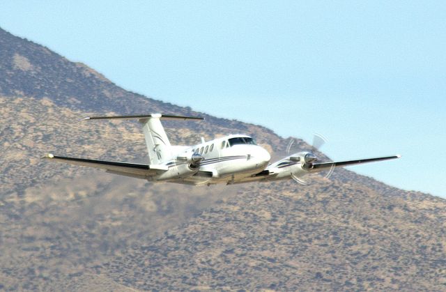 Beechcraft Super King Air 200 (N437WF)