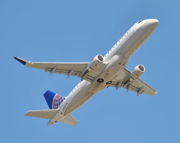 Embraer 170/175 (N88325)