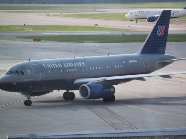 Airbus A319 (N820UA) - At ramp at MSP on 07/31/2011