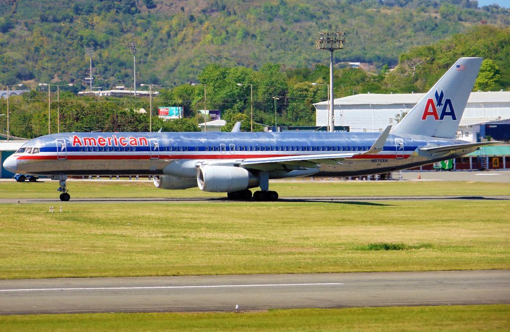 Boeing 757-200 (N676AN)