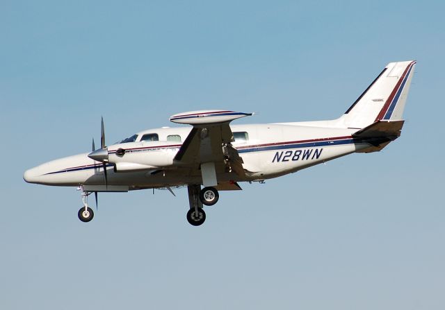 Piper Cheyenne 2 (N28WN) - Final for 34