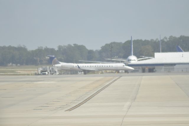 Embraer ERJ-145 (N11127)