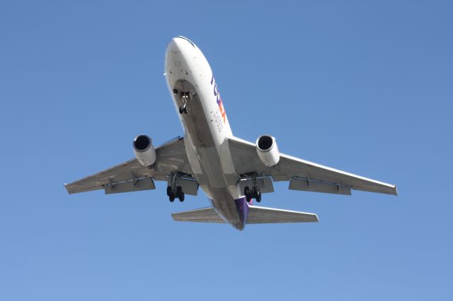 McDonnell Douglas DC-10 —