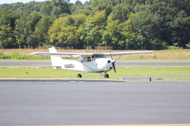 Cessna Skyhawk (N9990V)