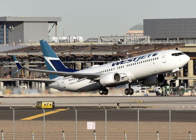 Boeing 737-800 (C-GWSA)