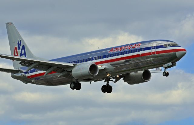 Boeing 737-800 (N99IAN)