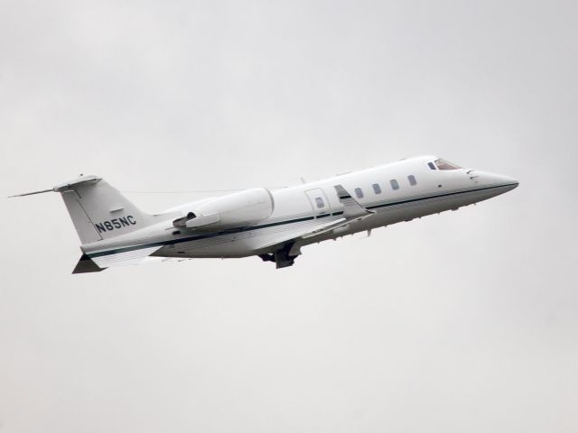 Learjet 60 (N85NC) - Take off runway 16. Westchester 3 SID.