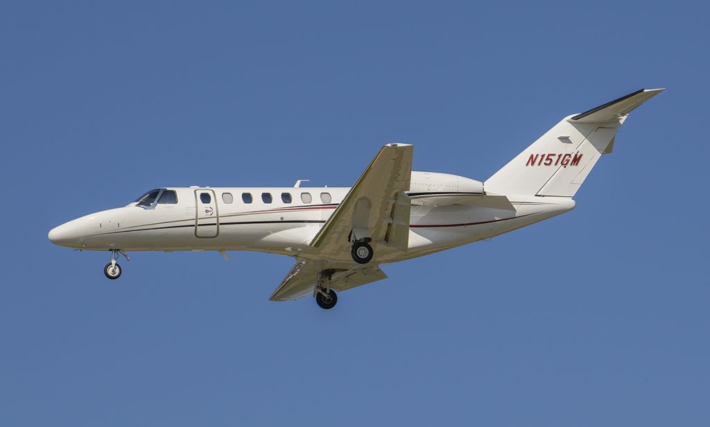 Cessna Citation CJ3 (N151GM) - Runway 20R arrival @KDPA.