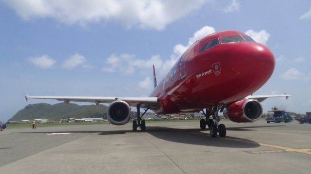 Airbus A320 (N615JB)