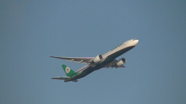 BOEING 777-300ER (B-16726)