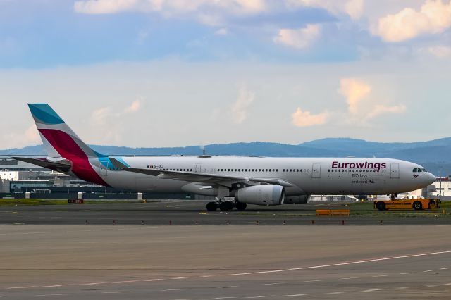 Airbus A330-300 (OO-SFJ)