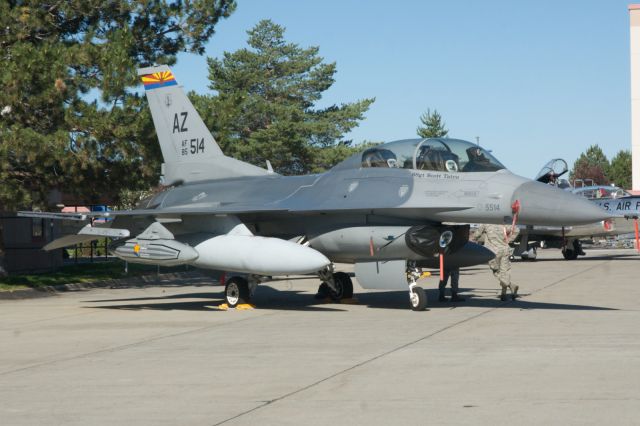 Lockheed F-16 Fighting Falcon —