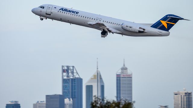 Fokker 100 (VH-XWT)