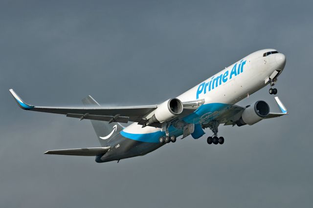BOEING 767-300 (C-GAZI)