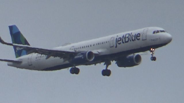 Airbus A321 (N929JB) - This flight was delayed by a couple of hours. "One Giant Leap for Mint Kind" is approaching for San Diego after a transcontinental flight from Boston.