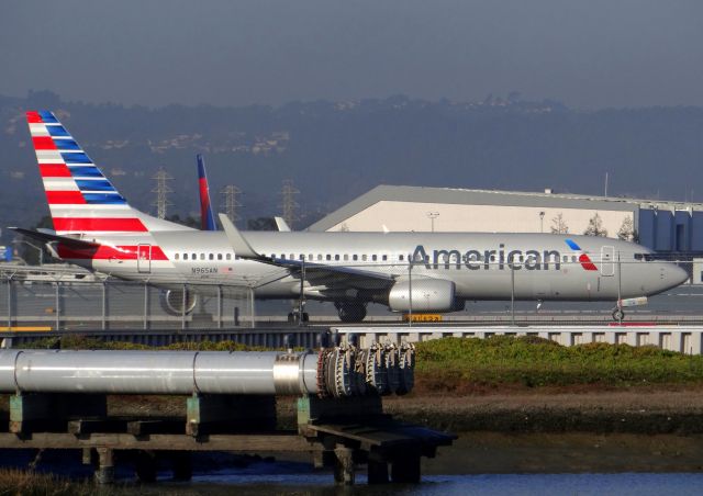 Boeing 737-800 (N965AN)