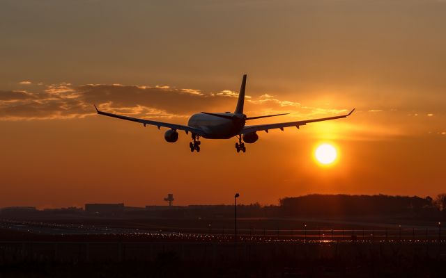 Airbus A330-300 (D-AIKK)