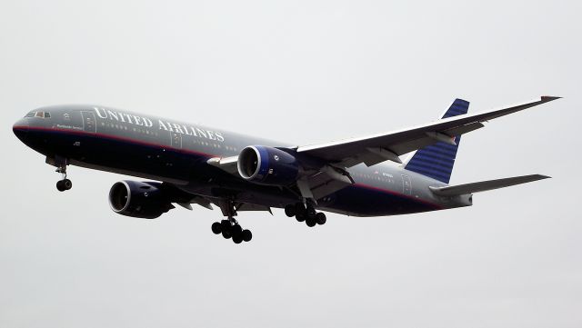 Boeing 777-200 (N782UA) - United Airlines