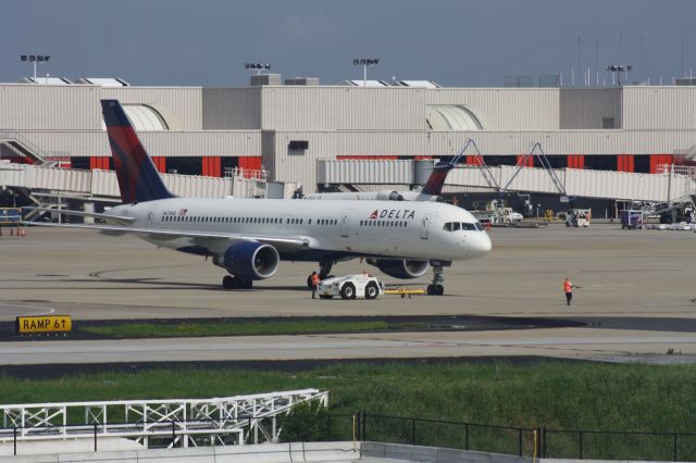 Boeing 757-200 (N67060)