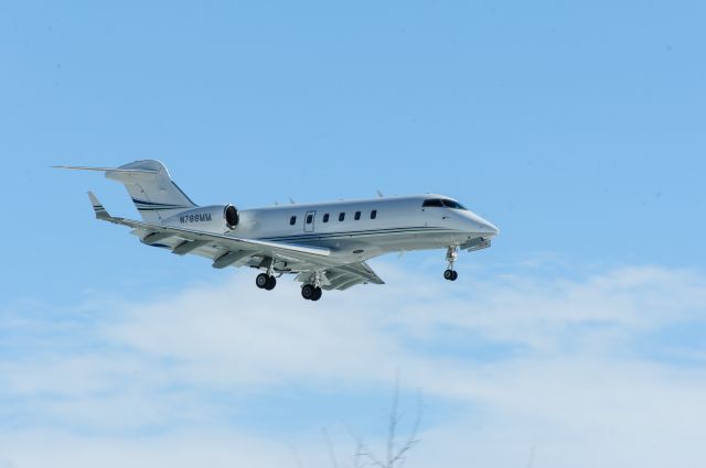 Bombardier Challenger 300 (N788MM)