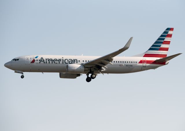 Boeing 737-800 (N834NN)