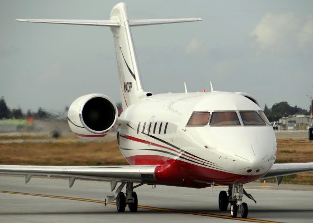 Canadair Challenger (N142RP)