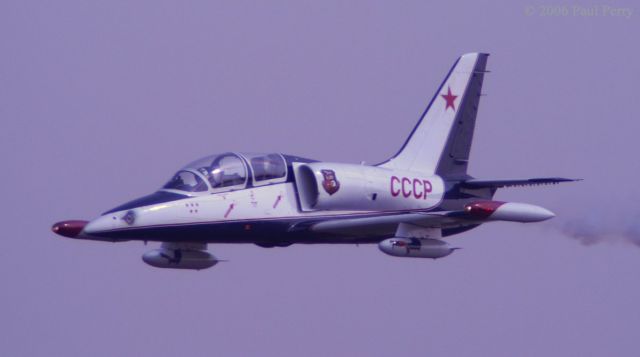 Aero L-39 Albatros (N9CY) - Streaking in, smoke on